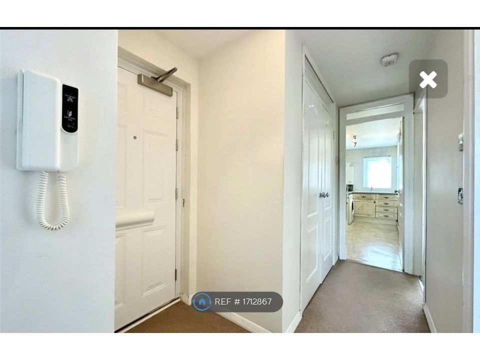 Property photo 1 of 4 Hallway