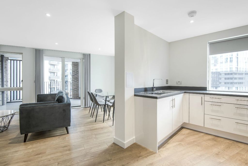 Property photo 2 of 6 20 Pav Kitchen