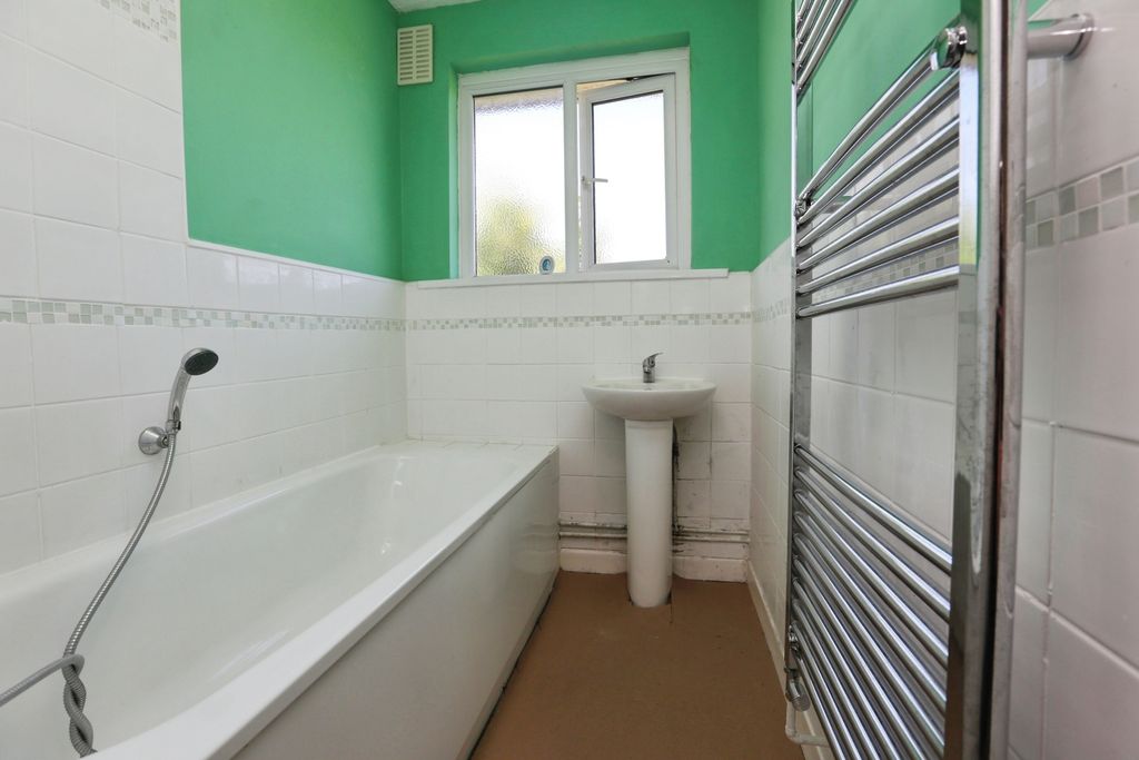 Property photo 3 of 28