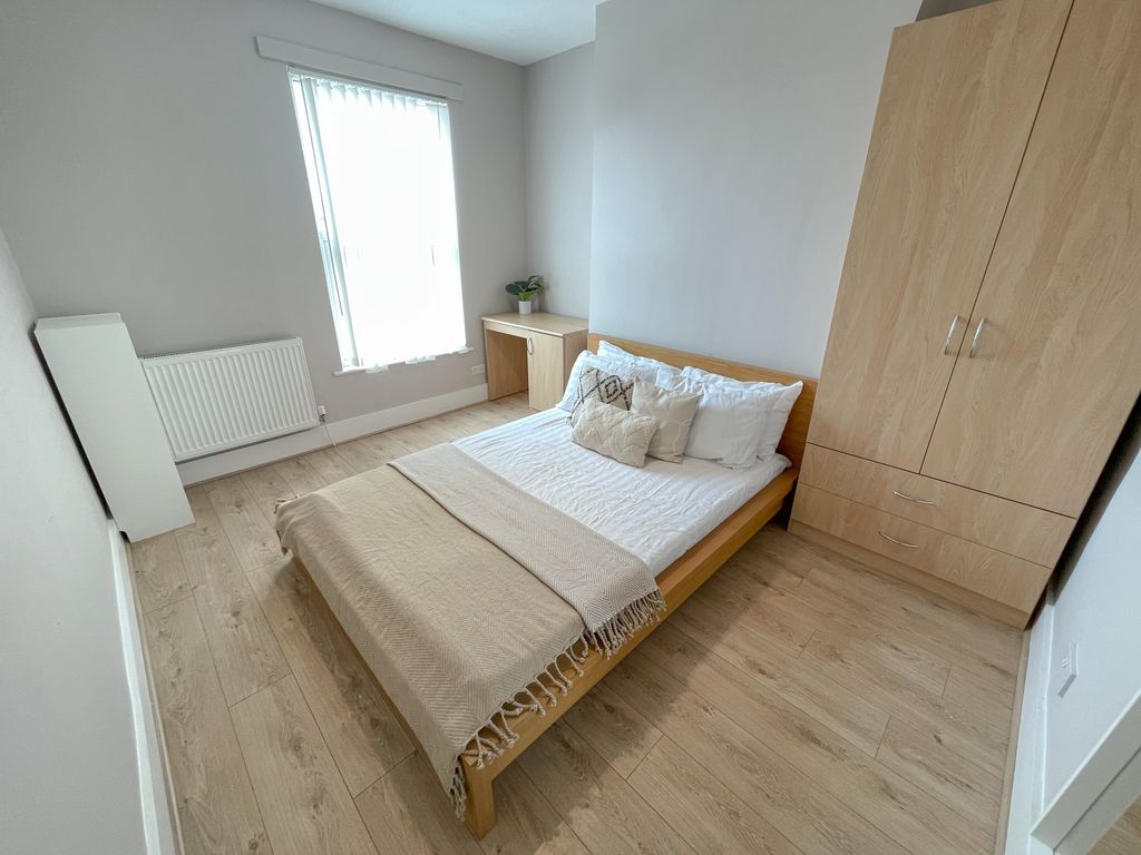 Property photo 2 of 11 53 Bagot(9)