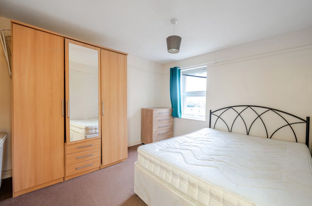 Property photo 3 of 10 1403977-9-697286B...