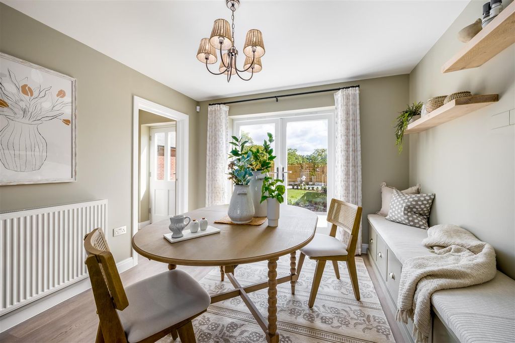 Property photo 3 of 10 Dining