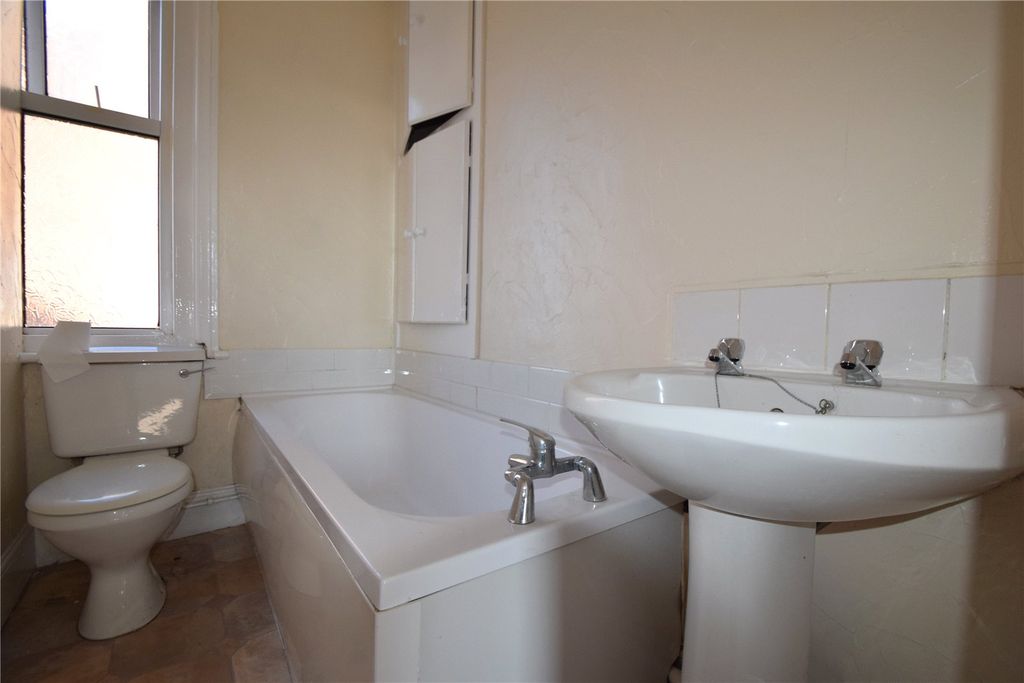 Property photo 2 of 8 Bathroom