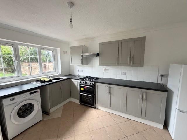 Property photo 2 of 9 Kitchen