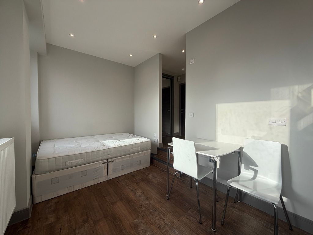 Property photo 1 of 11 Bedroom