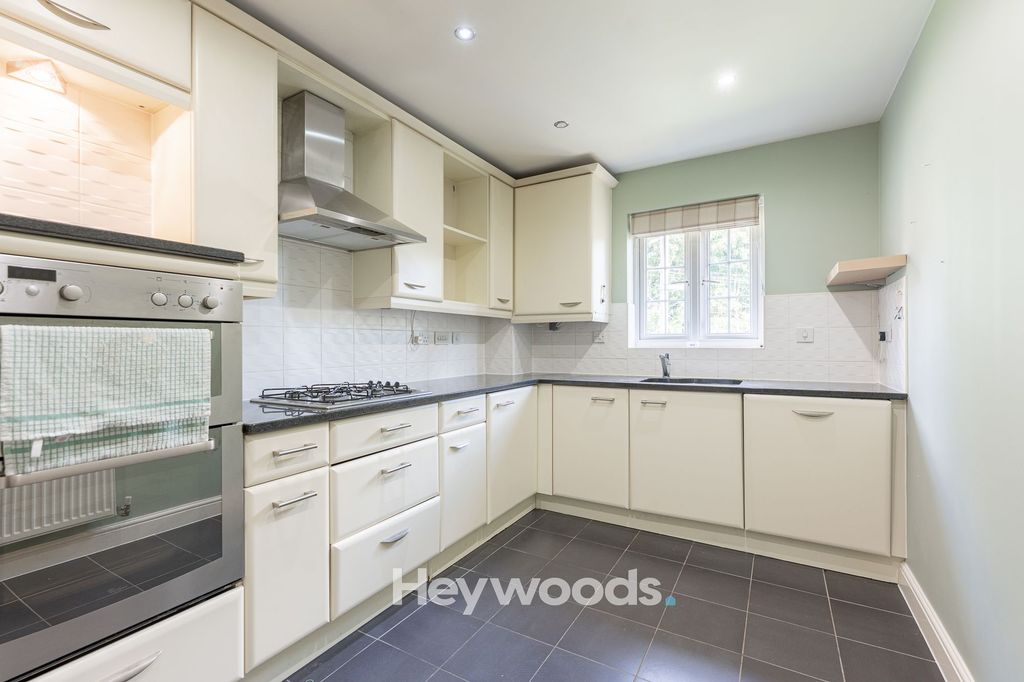 Property photo 2 of 31