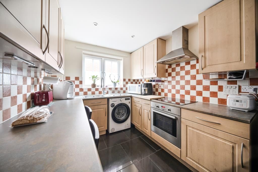 Property photo 3 of 14 Kitchen