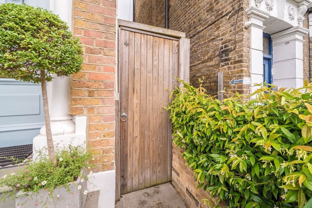 Property photo 1 of 11