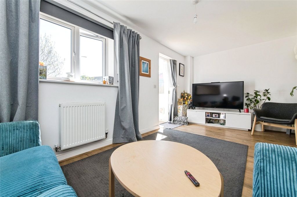 Property photo 2 of 13 Picture No. 32