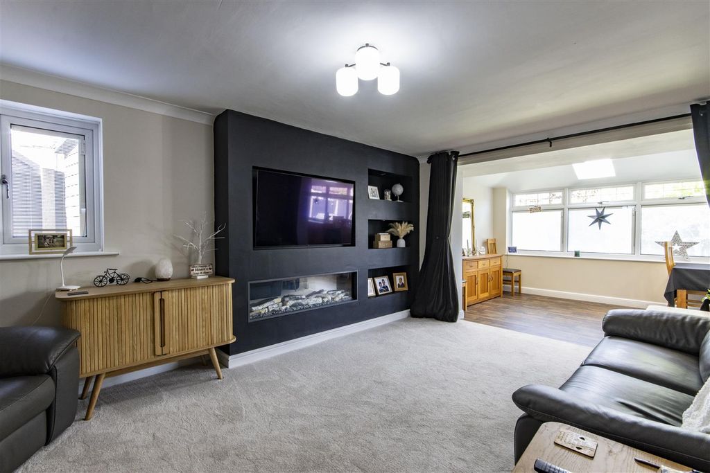 Property photo 2 of 18 Living Room
