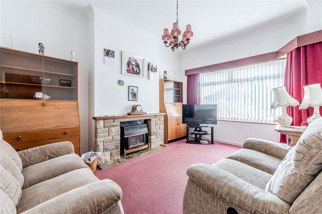 Property photo 3 of 10 Picture No. 12