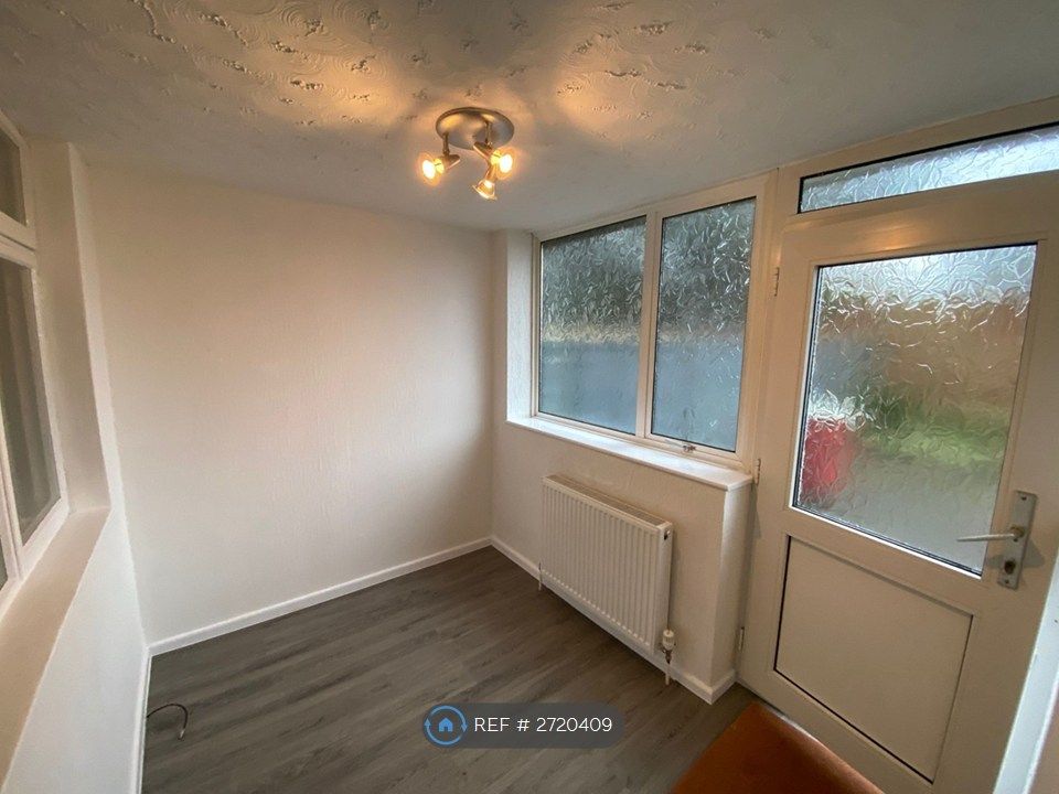 Property photo 3 of 9 Summer Room