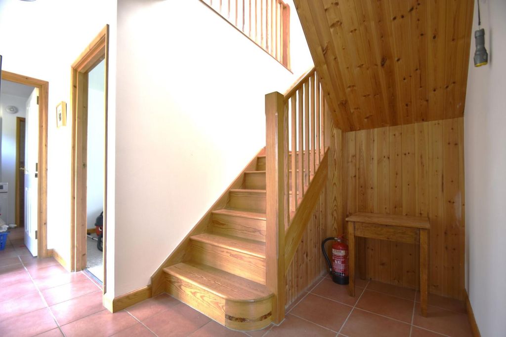 Property photo 2 of 17 Hallway