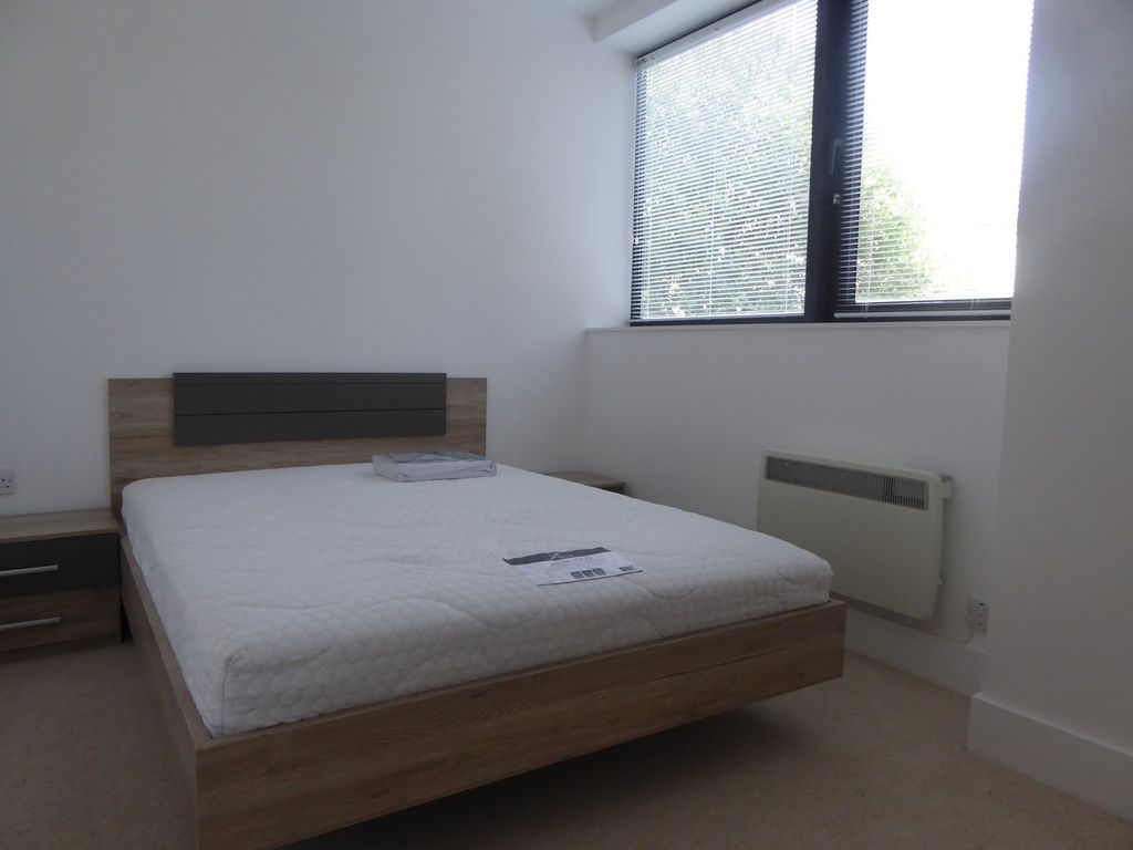 Property photo 2 of 6 Bedroom