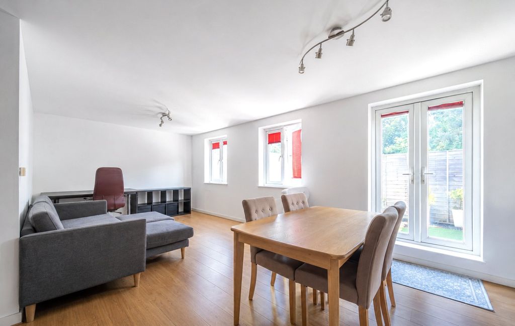 Property photo 2 of 10 Sitting/Dining Room