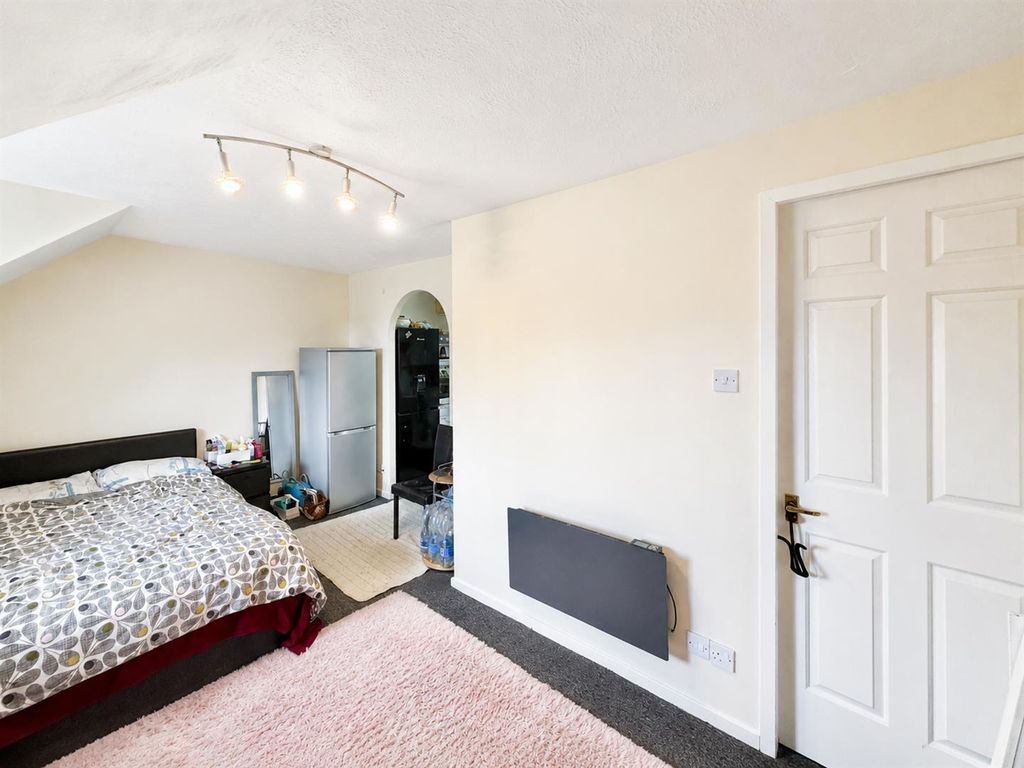 Property photo 3 of 6 Studio