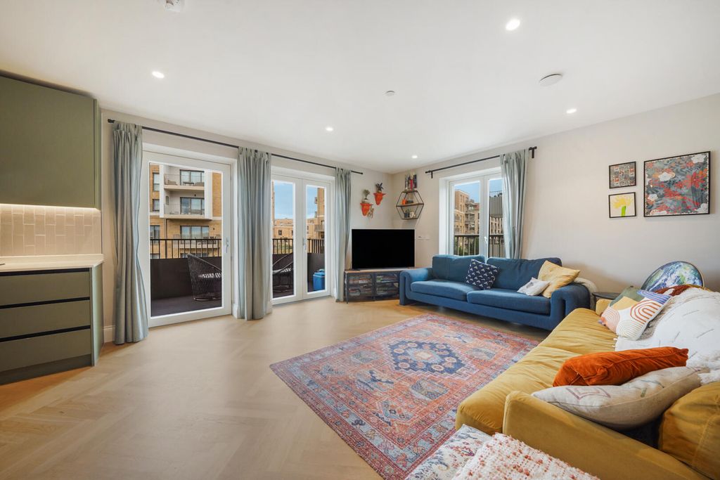 Property photo 1 of 19 Living Room