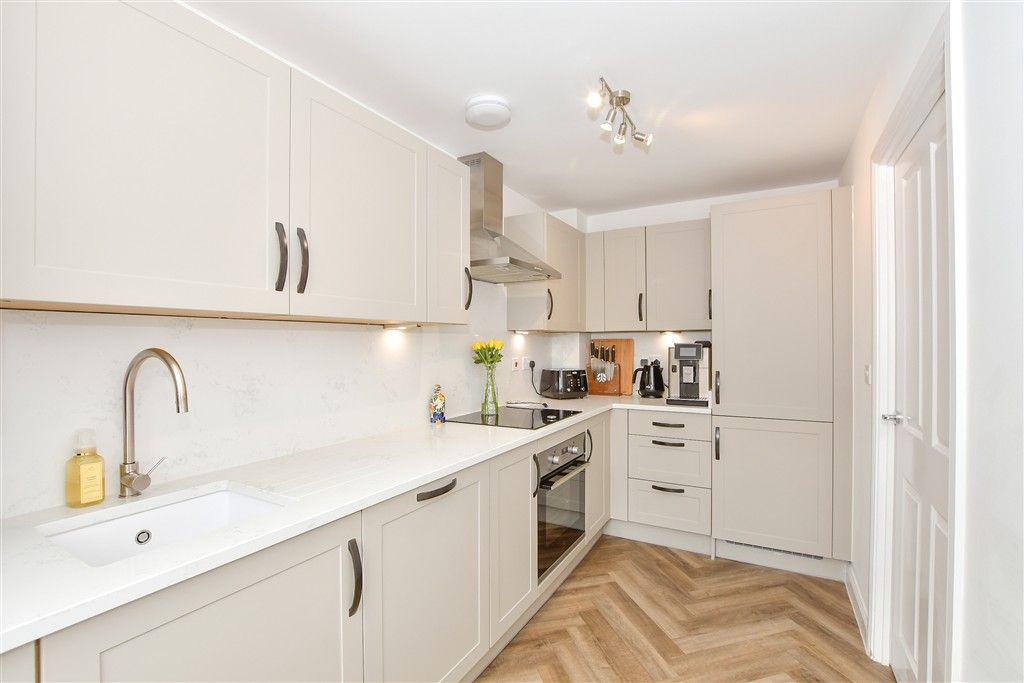 Property photo 3 of 12 Kitchen