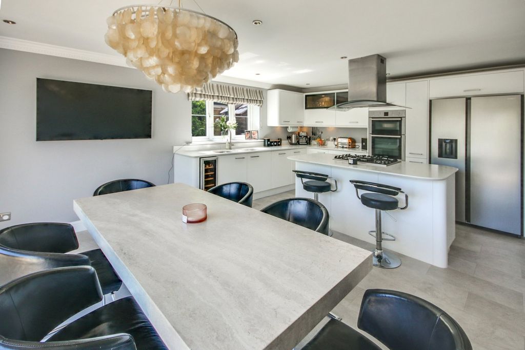 Property photo 3 of 30