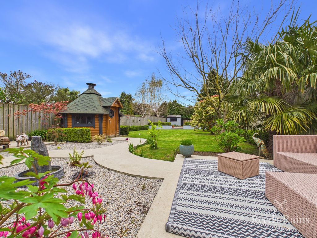 Property photo 2 of 34 Rear Garden