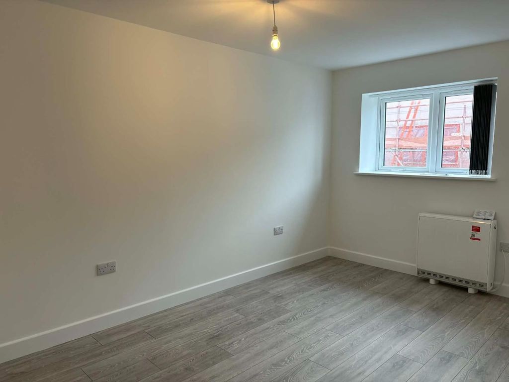 Property photo 2 of 5 Catherine House Flat 11  Bedroom.Jpg