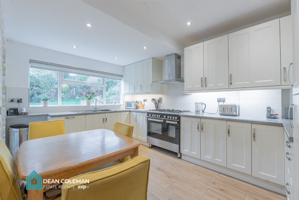 Property photo 2 of 31