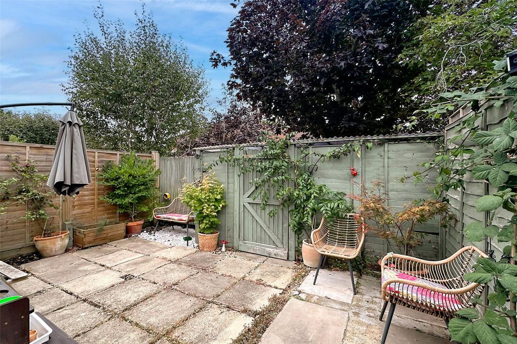 Property photo 2 of 21 Picture No. 17