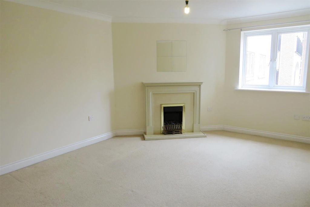 Property photo 3 of 10 Living Room