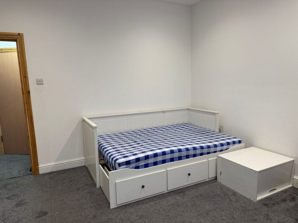 Property photo 3 of 6 Gallery