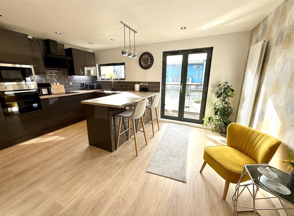 Property photo 2 of 30