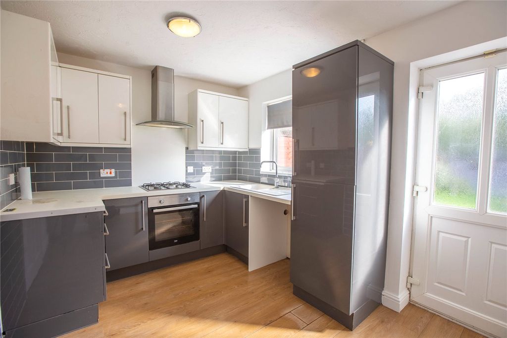 Property photo 2 of 9 Kitchen