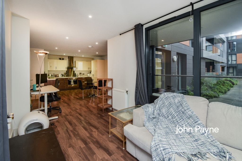 Property photo 3 of 7 Reception