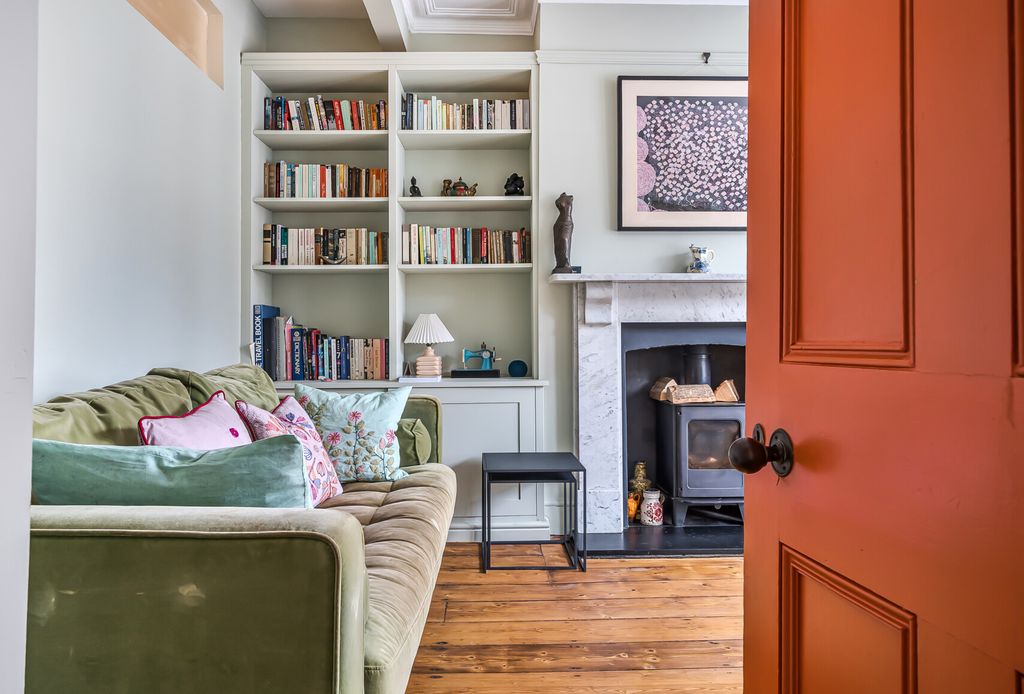 Property photo 3 of 19 1400732-1-696E566...