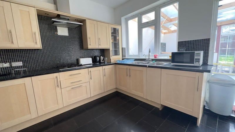 Property photo 3 of 12 Shared Kitchen