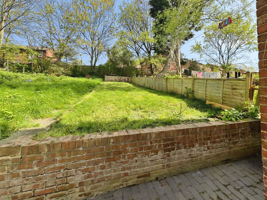 Property photo 2 of 16 1d91B336-8091B5c1-20Ae-49F3-B9Bf-46E09A96A9F2