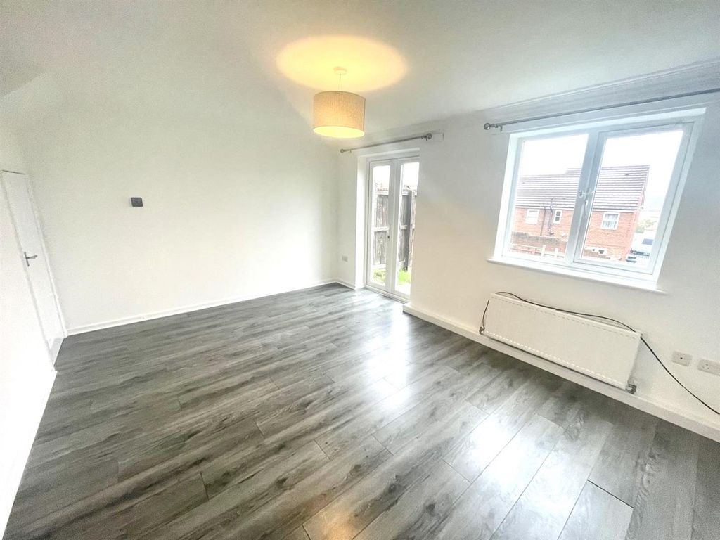 Property photo 2 of 13 4Ae7B247-009c-40A7-9d21-E38E9Bcb7992.Jpg