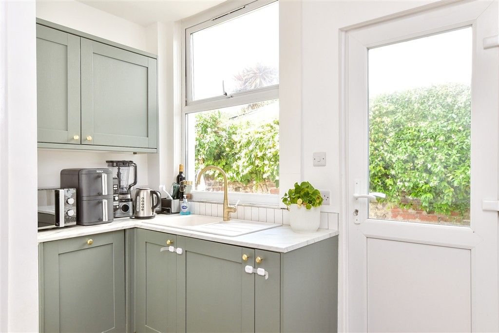 Property photo 3 of 14 Kitchen