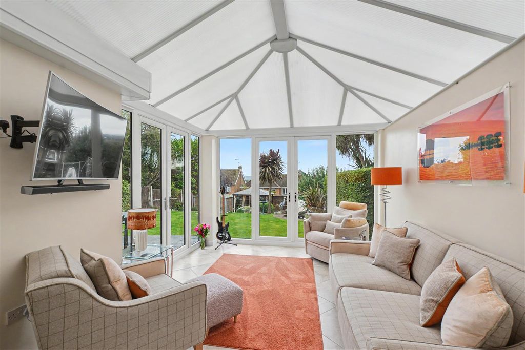 Property photo 3 of 33 Conservatory_1.Jpeg
