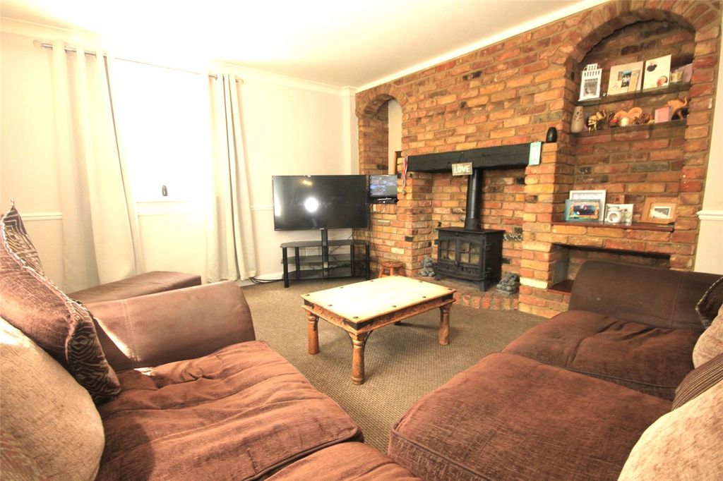 Property photo 3 of 14 Lounge