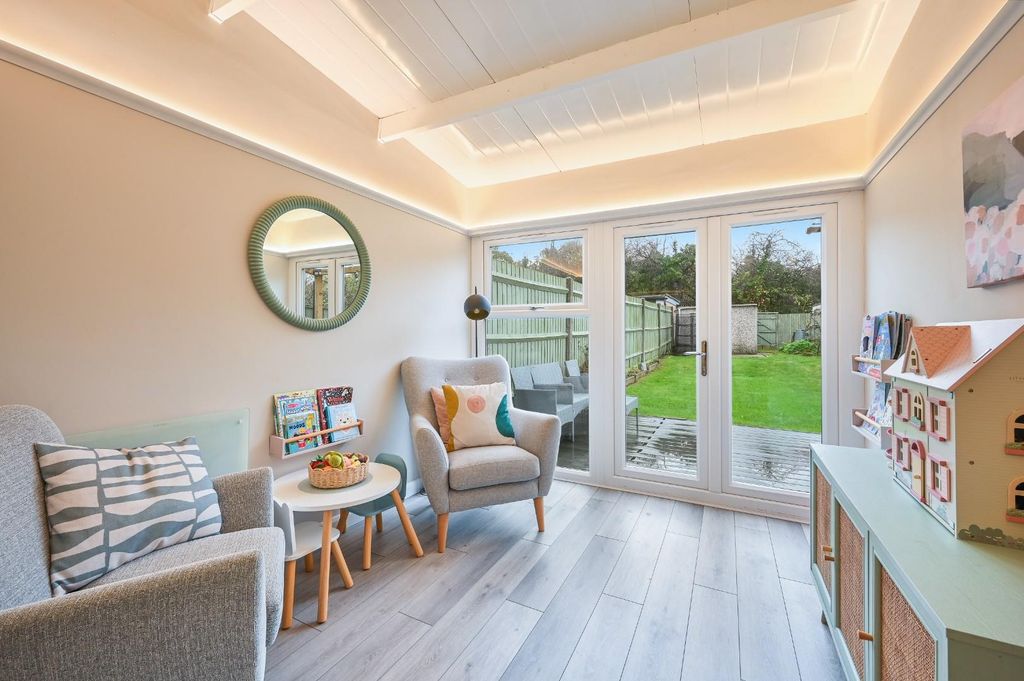 Property photo 3 of 23 Stoneleigh Avenue,  (14).Jpg