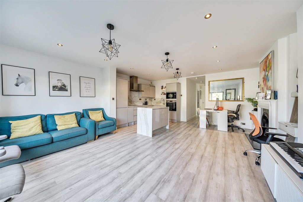 Property photo 3 of 19