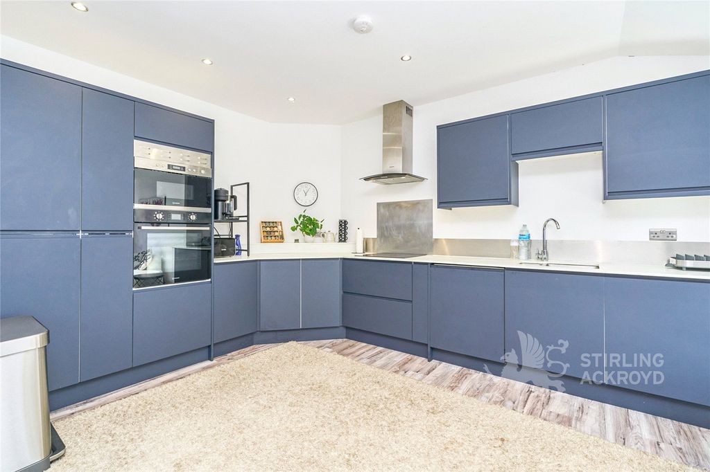 Property photo 3 of 20 Kitchen