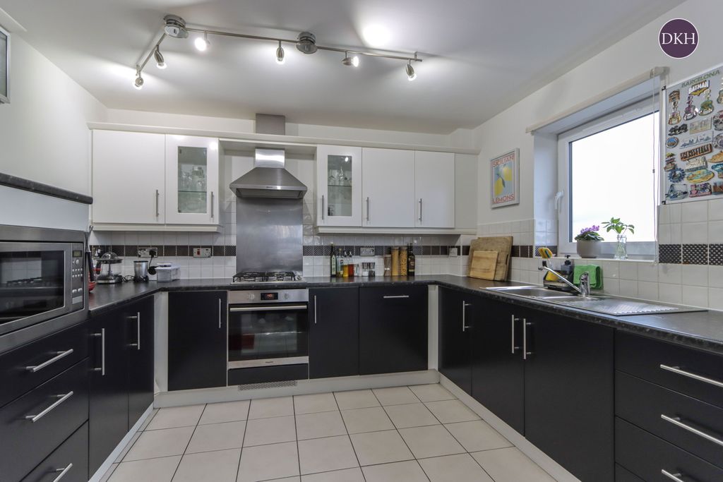 Property photo 3 of 12 Picture No. 11