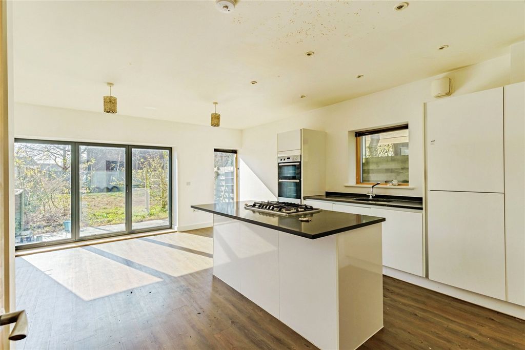 Property photo 2 of 18 Picture No. 39