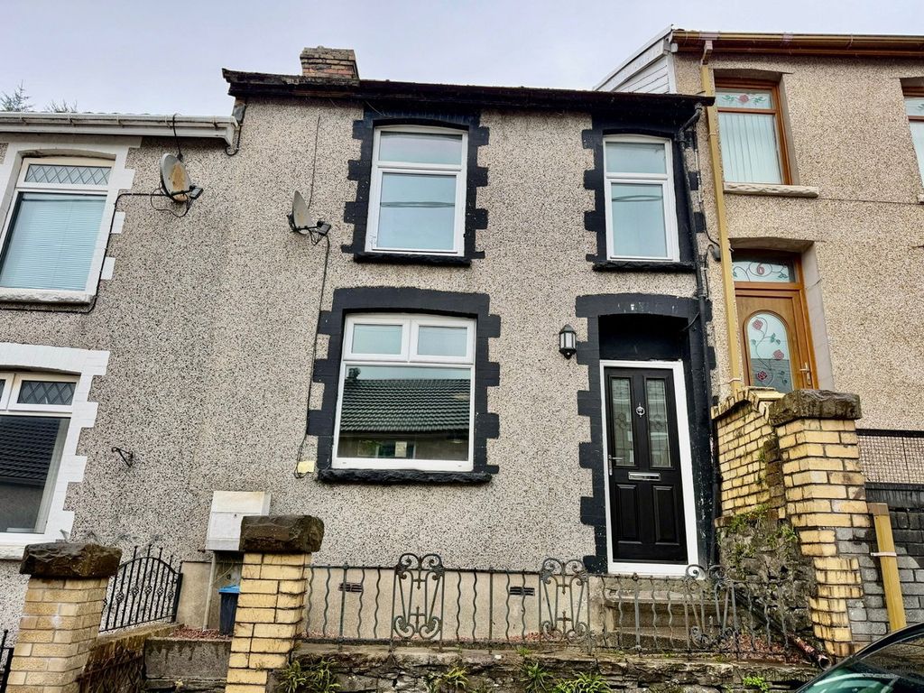 Property photo 1 of 32