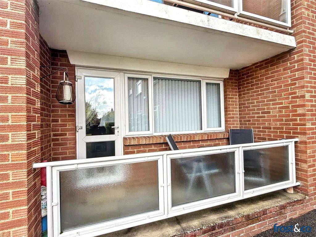 Property photo 2 of 13 St Peter's Court