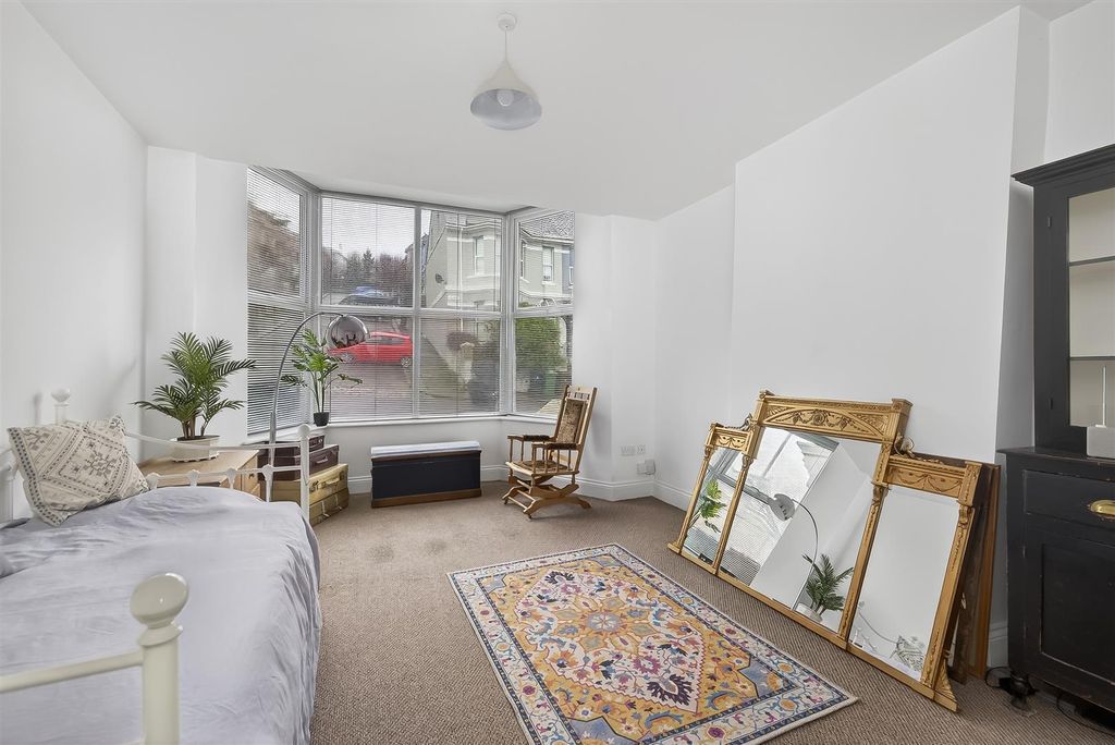 Property photo 2 of 10 Lounge