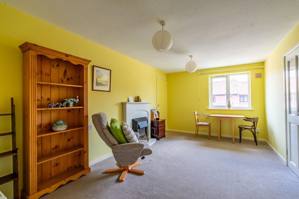 Property photo 2 of 8 Heslington Court (1 Of 13).Jpg