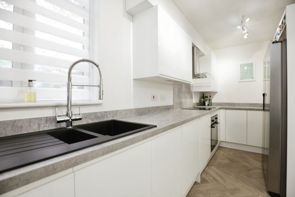 Property photo 3 of 16 Kitchen