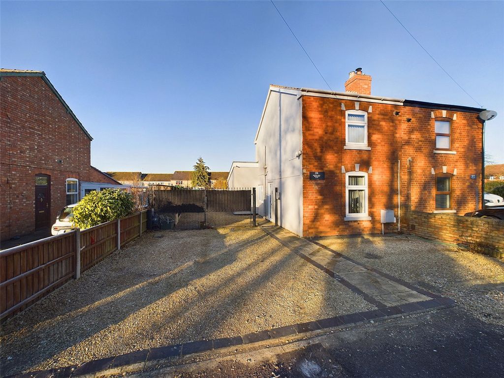 Property photo 1 of 18 Picture No. 04
